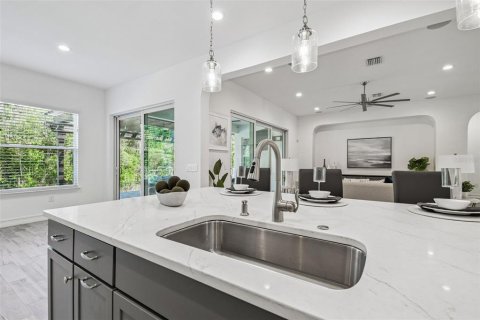 Casa en venta en Wesley Chapel, Florida, 4 dormitorios, 310.2 m2 № 1907801 - foto 24
