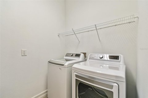 Casa en venta en Wesley Chapel, Florida, 4 dormitorios, 310.2 m2 № 1907801 - foto 17