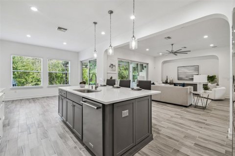 Casa en venta en Wesley Chapel, Florida, 4 dormitorios, 310.2 m2 № 1907801 - foto 19