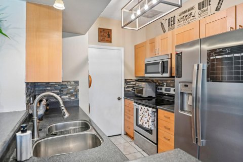 Townhouse in Pembroke Pines, Florida 2 bedrooms, 106.65 sq.m. № 2402433 - photo 14