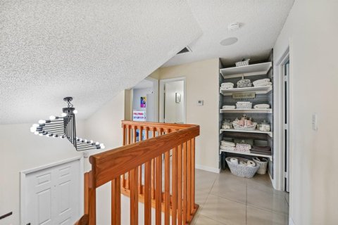 Townhouse in Pembroke Pines, Florida 2 bedrooms, 106.65 sq.m. № 2402433 - photo 20