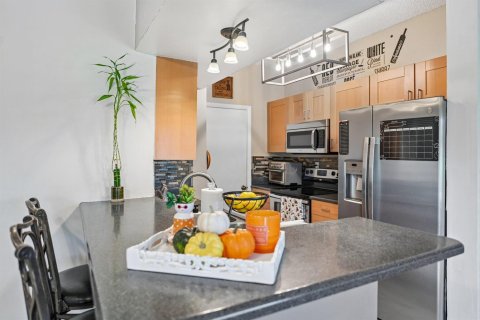 Townhouse in Pembroke Pines, Florida 2 bedrooms, 106.65 sq.m. № 2402433 - photo 13