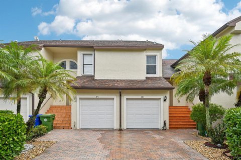 Townhouse in Pembroke Pines, Florida 2 bedrooms, 106.65 sq.m. № 2402433