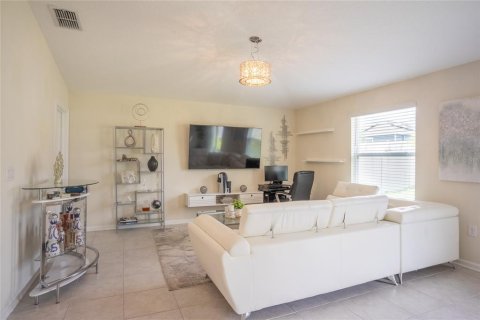 House in Haines City, Florida 3 bedrooms, 144.46 sq.m. № 1784737 - photo 30