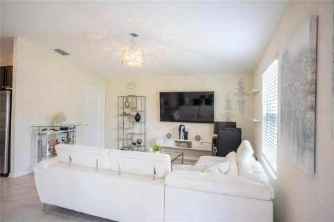 House in Haines City, Florida 3 bedrooms, 144.46 sq.m. № 1784737 - photo 3
