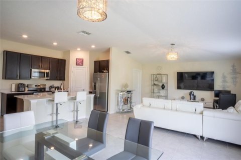 House in Haines City, Florida 3 bedrooms, 144.46 sq.m. № 1784737 - photo 4