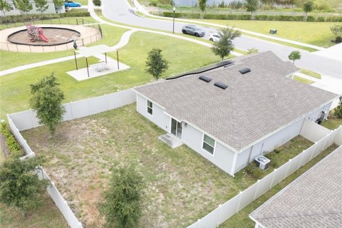 House in Haines City, Florida 3 bedrooms, 144.46 sq.m. № 1784737 - photo 14