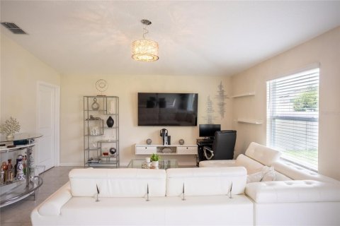 House in Haines City, Florida 3 bedrooms, 144.46 sq.m. № 1784737 - photo 2