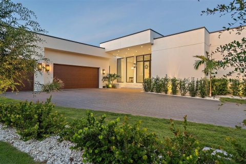 House in Tierra Verde, Florida 4 bedrooms, 401.15 sq.m. № 1783168 - photo 2
