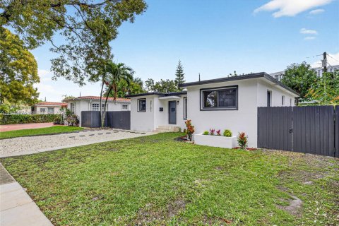 House in Miami, Florida 2 bedrooms, 99.31 sq.m. № 2002082 - photo 3