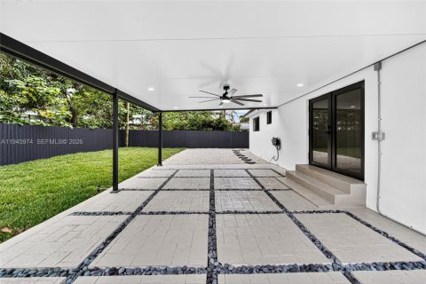 House in Miami, Florida 2 bedrooms, 99.31 sq.m. № 2002082 - photo 30