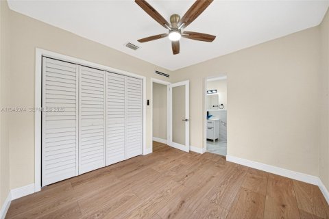 House in Miami, Florida 2 bedrooms, 99.31 sq.m. № 2002082 - photo 22