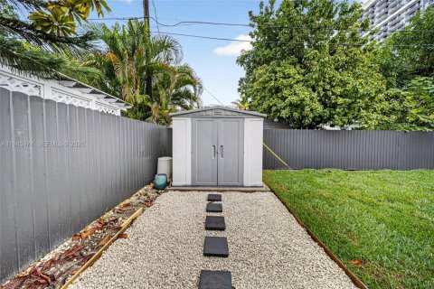 House in Miami, Florida 2 bedrooms, 99.31 sq.m. № 2002082 - photo 29