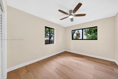 House in Miami, Florida 2 bedrooms, 99.31 sq.m. № 2002082 - photo 26