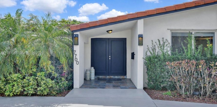 Дом в Пальметто-Бей, Флорида 4 спальни, 245.82м2 № 2041561