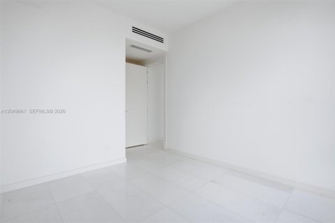 Condo in Miami, Florida, 1 bedroom № 2181798 - photo 12