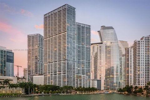 Condo in Miami, Florida, 1 bedroom № 2181798 - photo 2
