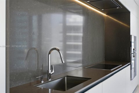 Condo in Miami, Florida, 1 bedroom № 2181798 - photo 5