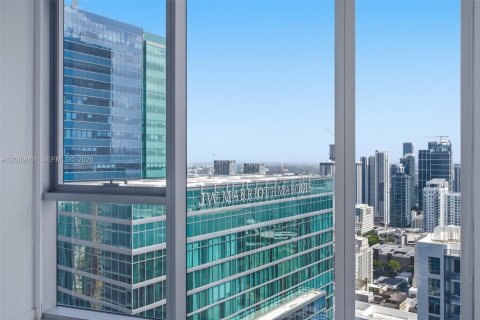 Condo in Miami, Florida, 1 bedroom № 2181798 - photo 16