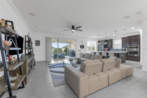 House in Apopka, Florida 4 bedrooms, 255.95 sq.m. № 1784469 - photo 11