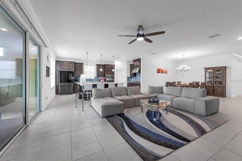 House in Apopka, Florida 4 bedrooms, 255.95 sq.m. № 1784469 - photo 2