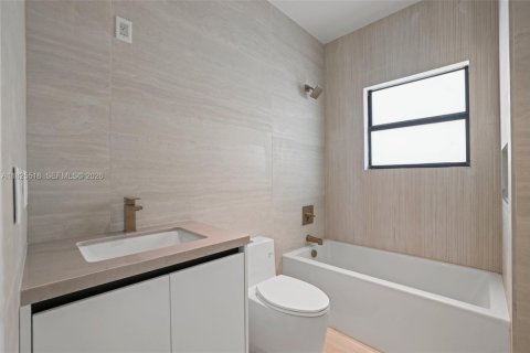 Townhouse in Miami, Florida 4 bedrooms, 255.48 sq.m. № 1794593 - photo 25