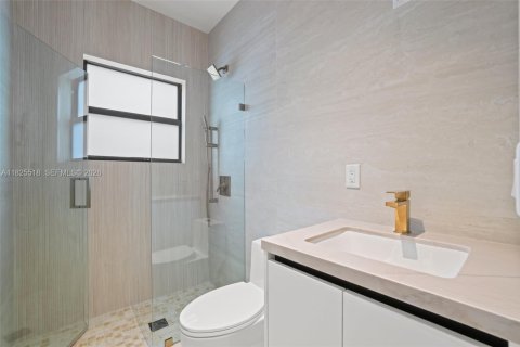 Townhouse in Miami, Florida 4 bedrooms, 255.48 sq.m. № 1794593 - photo 30