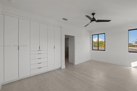 Townhouse in Miami, Florida 4 bedrooms, 255.48 sq.m. № 1794593 - photo 27