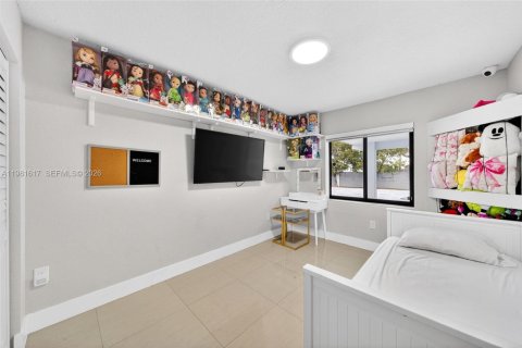 House in Miami, Florida 6 bedrooms, 224.54 sq.m. № 2043097 - photo 27