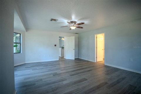 Casa en venta en Lady Lake, Florida, 5 dormitorios, 324.32 m2 № 1777482 - foto 28