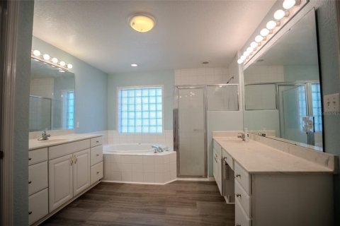 Casa en venta en Lady Lake, Florida, 5 dormitorios, 324.32 m2 № 1777482 - foto 23