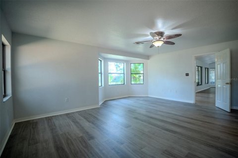 Casa en venta en Lady Lake, Florida, 5 dormitorios, 324.32 m2 № 1777482 - foto 20