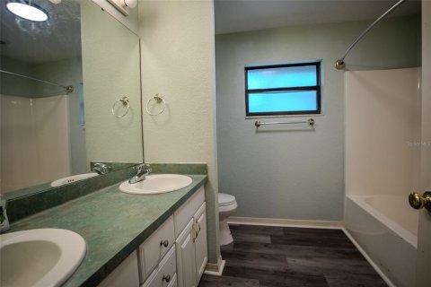 Casa en venta en Lady Lake, Florida, 5 dormitorios, 324.32 m2 № 1777482 - foto 12