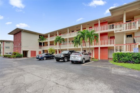Condominio en venta en Plantation, Florida, 1 dormitorio, 69.49 m2 № 1979922 - foto 1