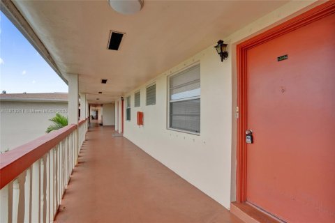 Condominio en venta en Plantation, Florida, 1 dormitorio, 69.49 m2 № 1979922 - foto 3