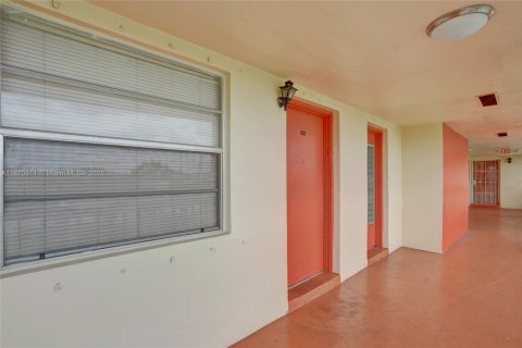 Condominio en venta en Plantation, Florida, 1 dormitorio, 69.49 m2 № 1979922 - foto 2