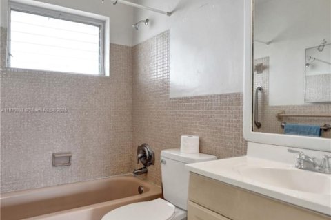 Condominio en venta en Plantation, Florida, 1 dormitorio, 69.49 m2 № 1979922 - foto 17