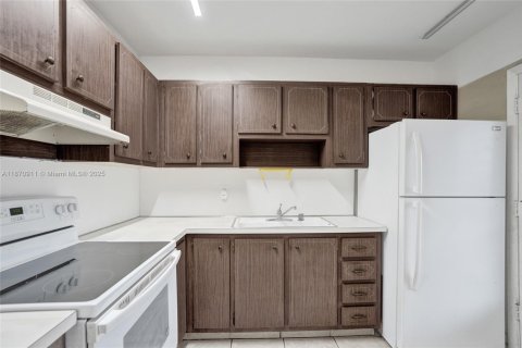 Condominio en venta en Plantation, Florida, 1 dormitorio, 69.49 m2 № 1979922 - foto 7