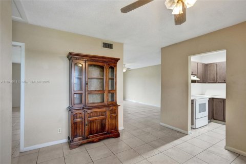 Condominio en venta en Plantation, Florida, 1 dormitorio, 69.49 m2 № 1979922 - foto 5