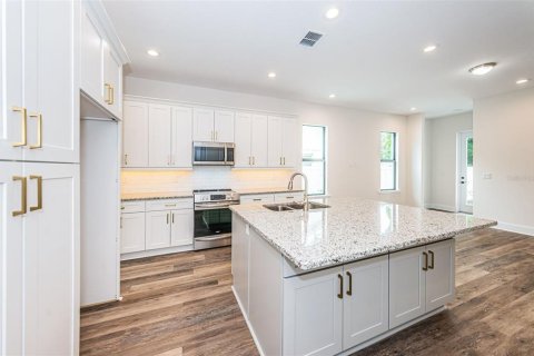 Townhouse in New Port Richey, Florida 3 bedrooms, 170.48 sq.m. № 2137783 - photo 6