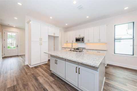 Townhouse in New Port Richey, Florida 3 bedrooms, 170.48 sq.m. № 2137783 - photo 5