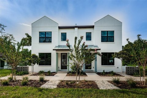 Townhouse in New Port Richey, Florida 3 bedrooms, 170.48 sq.m. № 2137783 - photo 1