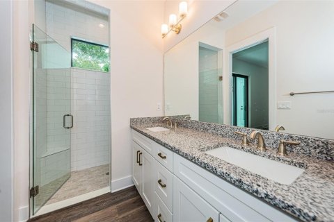 Townhouse in New Port Richey, Florida 3 bedrooms, 170.48 sq.m. № 2137783 - photo 15
