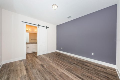 Townhouse in New Port Richey, Florida 3 bedrooms, 170.48 sq.m. № 2137783 - photo 12
