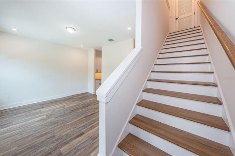 Townhouse in New Port Richey, Florida 3 bedrooms, 170.48 sq.m. № 2137783 - photo 18