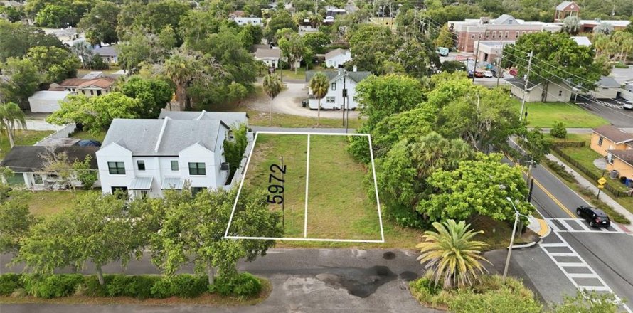 Townhouse in New Port Richey, Florida 3 bedrooms, 170.48 sq.m. № 2137783