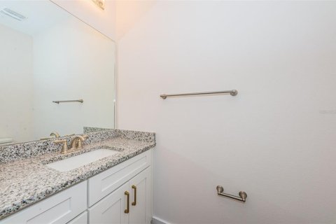 Townhouse in New Port Richey, Florida 3 bedrooms, 170.48 sq.m. № 2137783 - photo 17