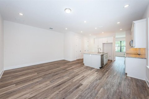Townhouse in New Port Richey, Florida 3 bedrooms, 170.48 sq.m. № 2137783 - photo 11