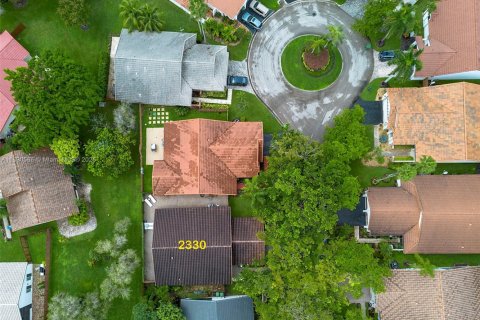 Снять в аренду виллу или дом в Уэстон, Флорида 3 спальни, 147.9м2, № 1943378 - фото 9