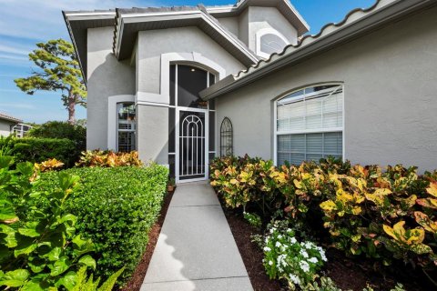 Villa ou maison à vendre à Sarasota, Floride: 3 chambres, 210.42 m2 № 2230201 - photo 2